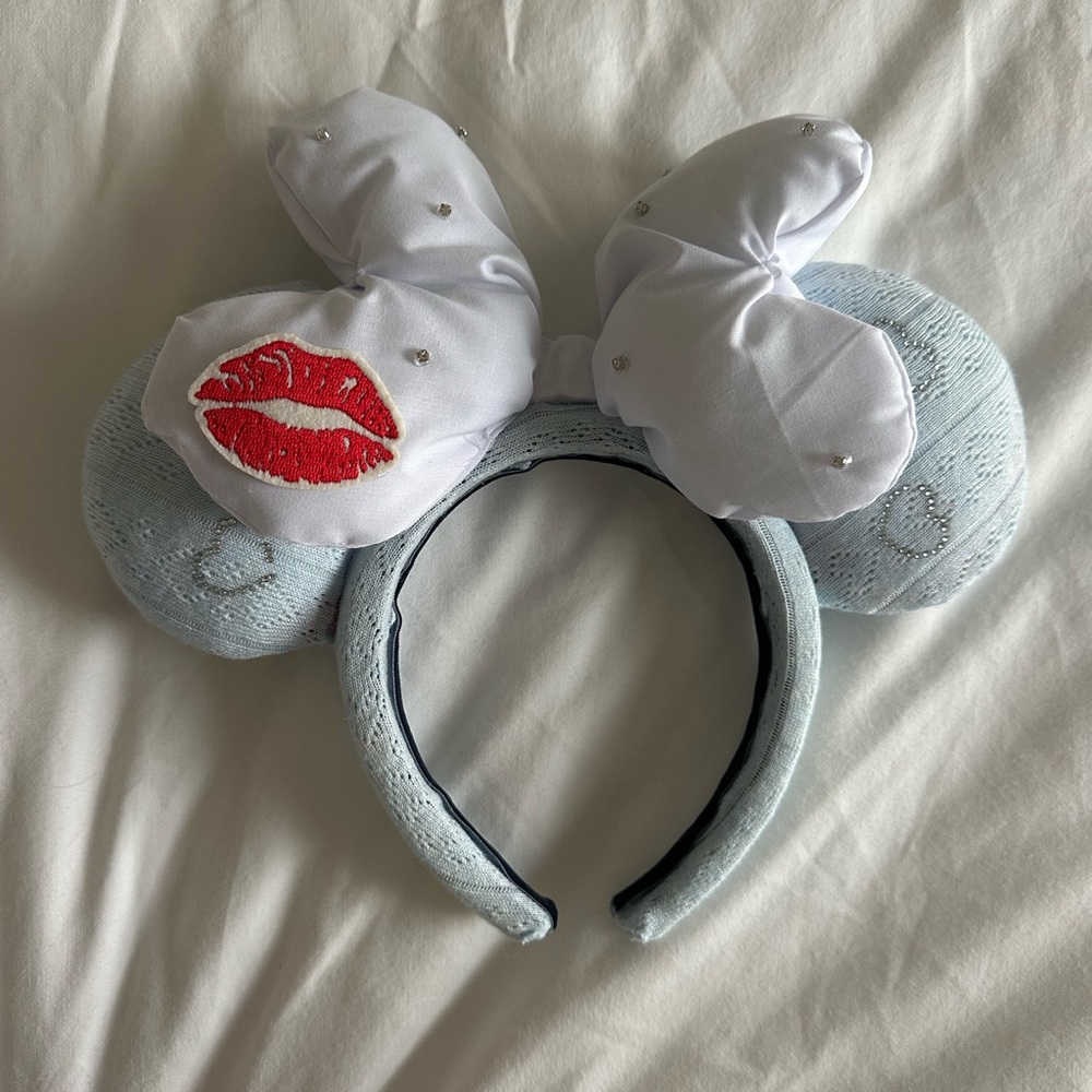 Sabrina Carpenter Minnie Ears